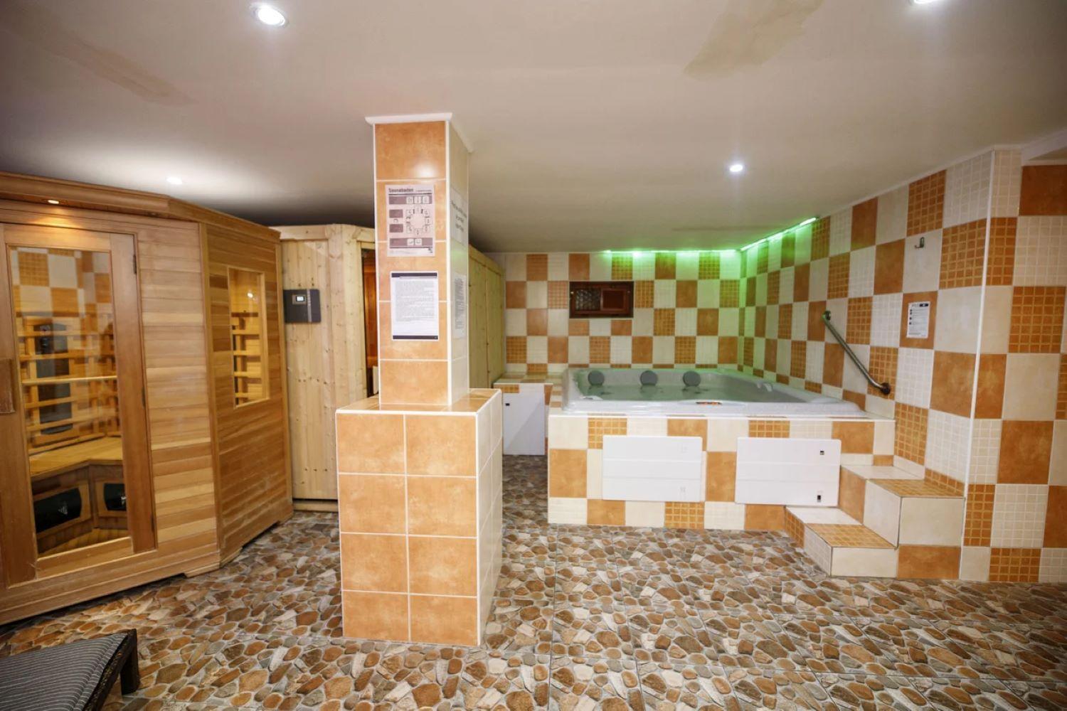 Wellness & Sport Hotel Ttc 弗尔赫拉比 外观 照片